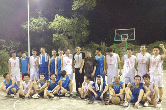 四特酒公司與閣皂山旅游開(kāi)發(fā)公司舉行籃球友誼賽