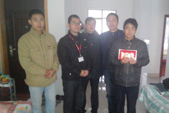 病魔無(wú)情人有情 四特關(guān)懷顯大愛(ài)