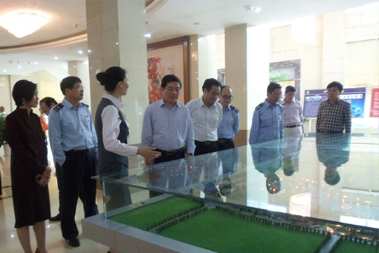 江西省地稅局副局長王顯和蒞臨公司參觀指導