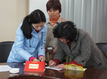 扶貧濟困獻愛心 企業(yè)責任銘心記