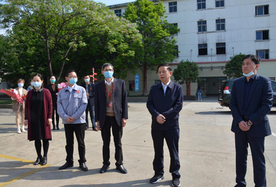 中共樟樹(shù)市委書記董曉明慰問(wèn)我司一線勞動(dòng)者